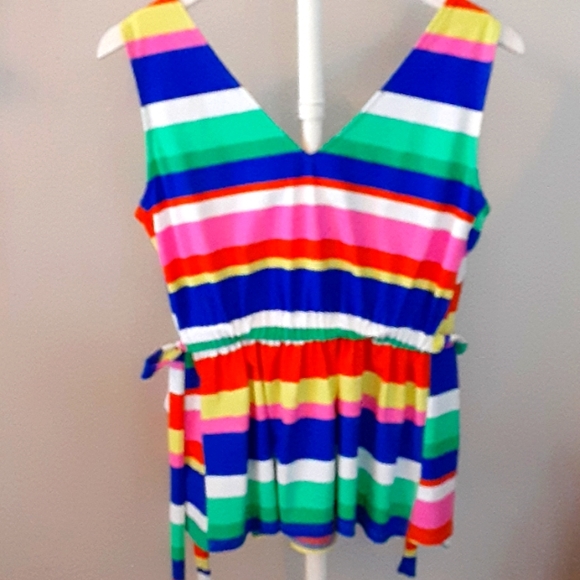 Jude Connally sleeveless v-neck blouse. - Picture 2 of 9